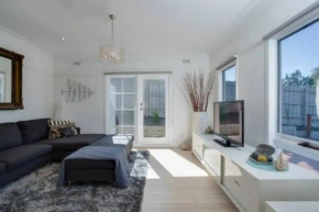 Rye Beach Cottage by Ready Set Stay - BYO LINEN & TOWELS, Rye